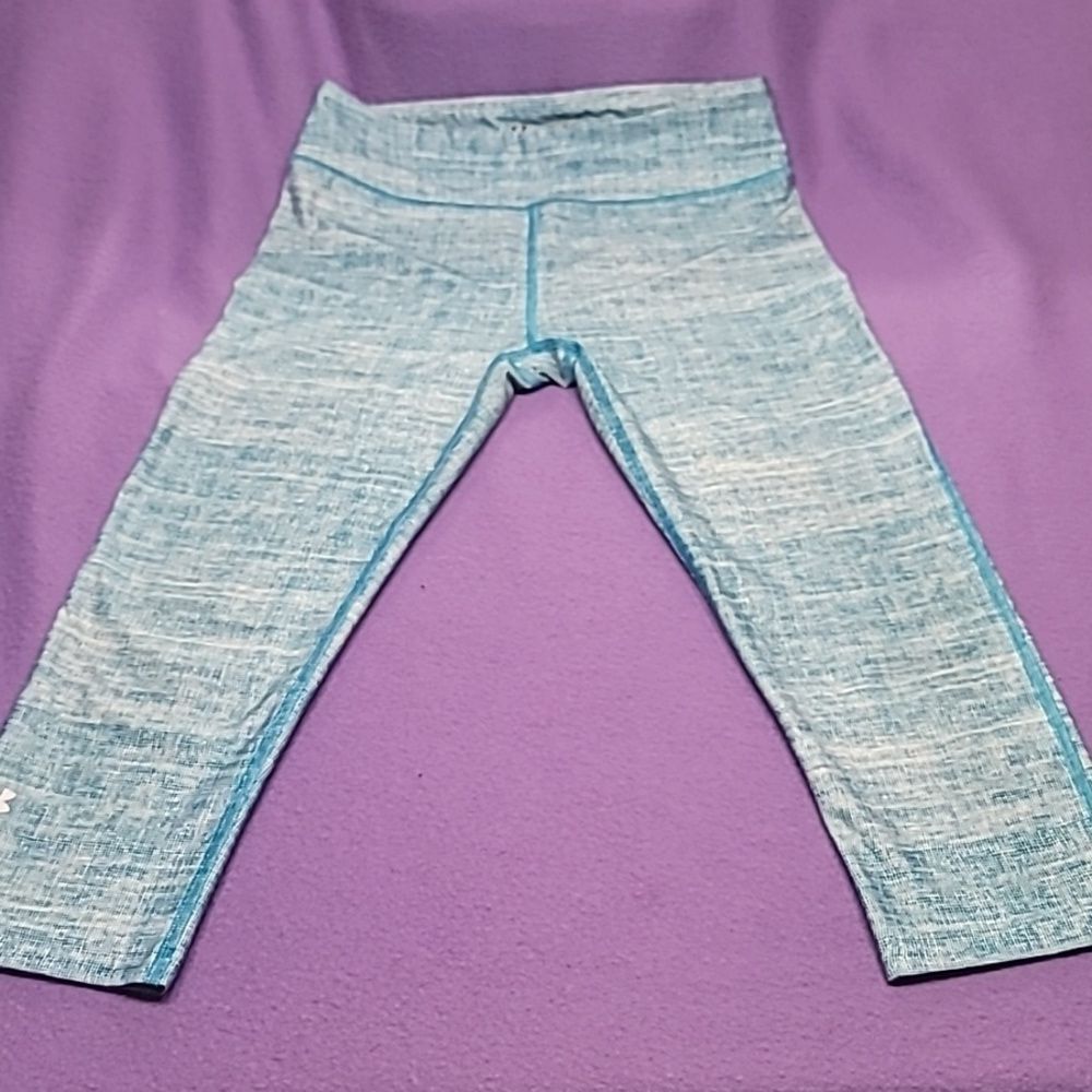 0748. EUC ~ Under Armour ~ Medium ~ Compression Heat Gear ~ Capri ~ Yoga ~